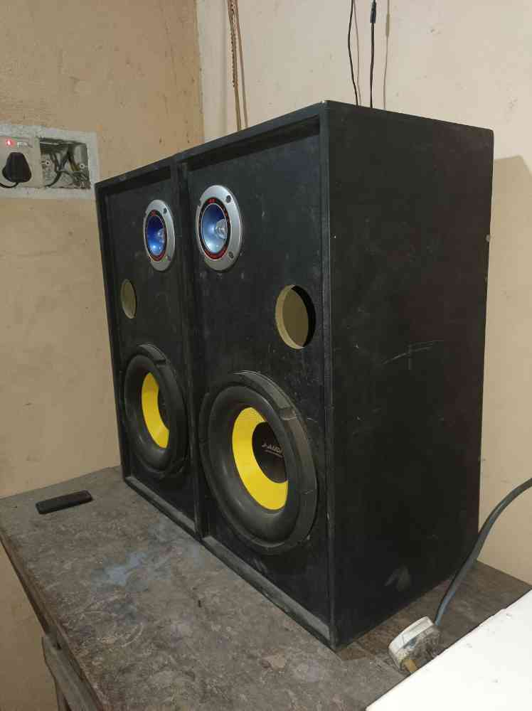 J Audio subwoofer 20inch one box only