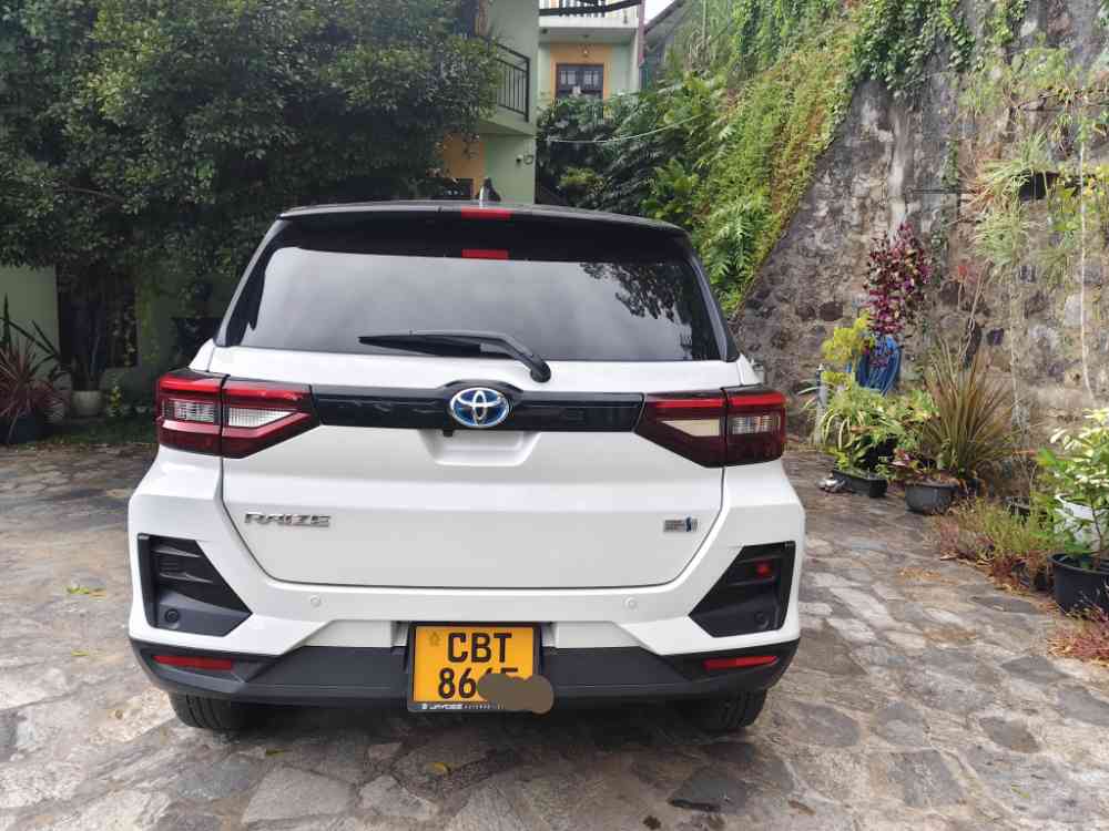 Toyota raize Z hybrid 2025
